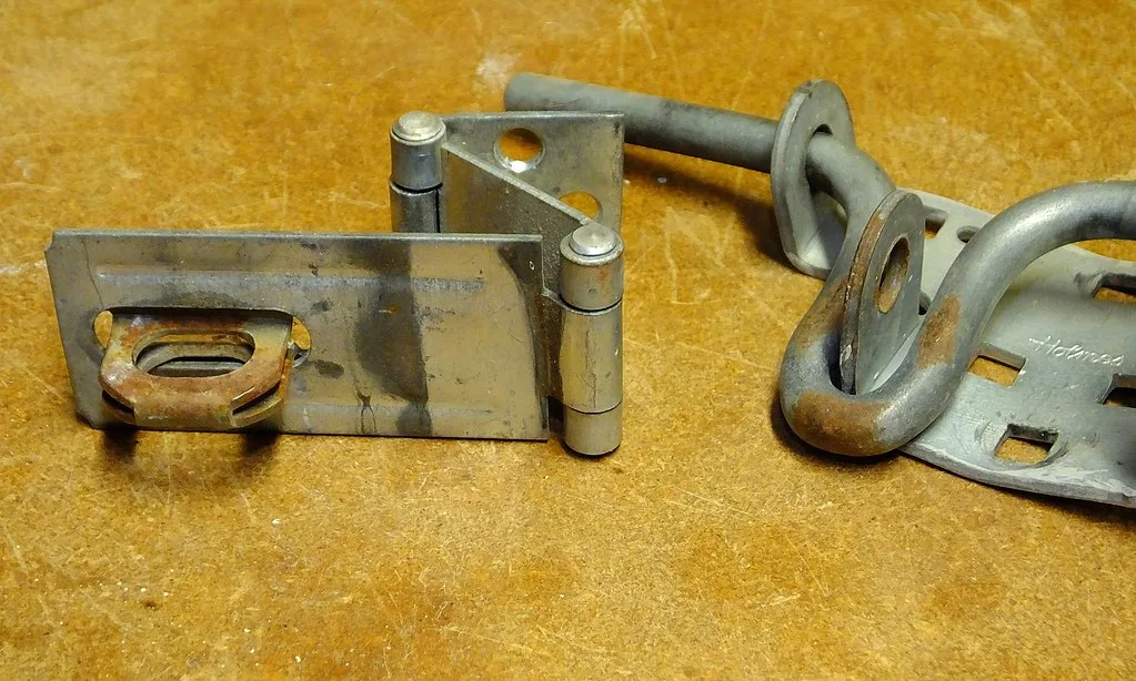 HASPS STAPLES 2.5''