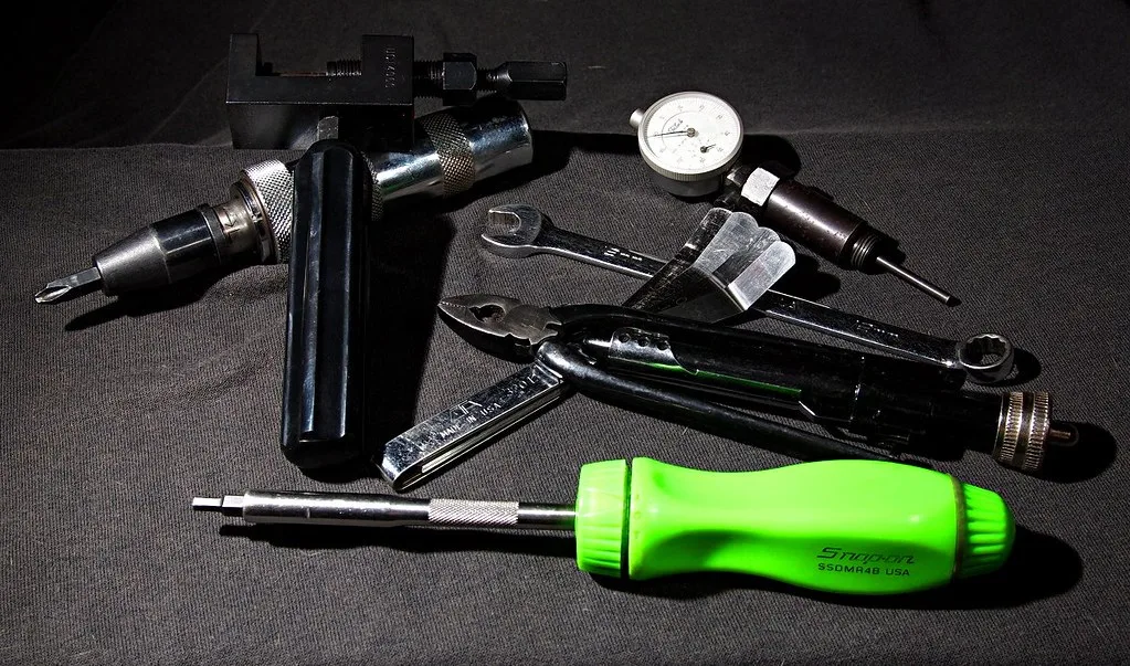Pliers heavy duty 7"