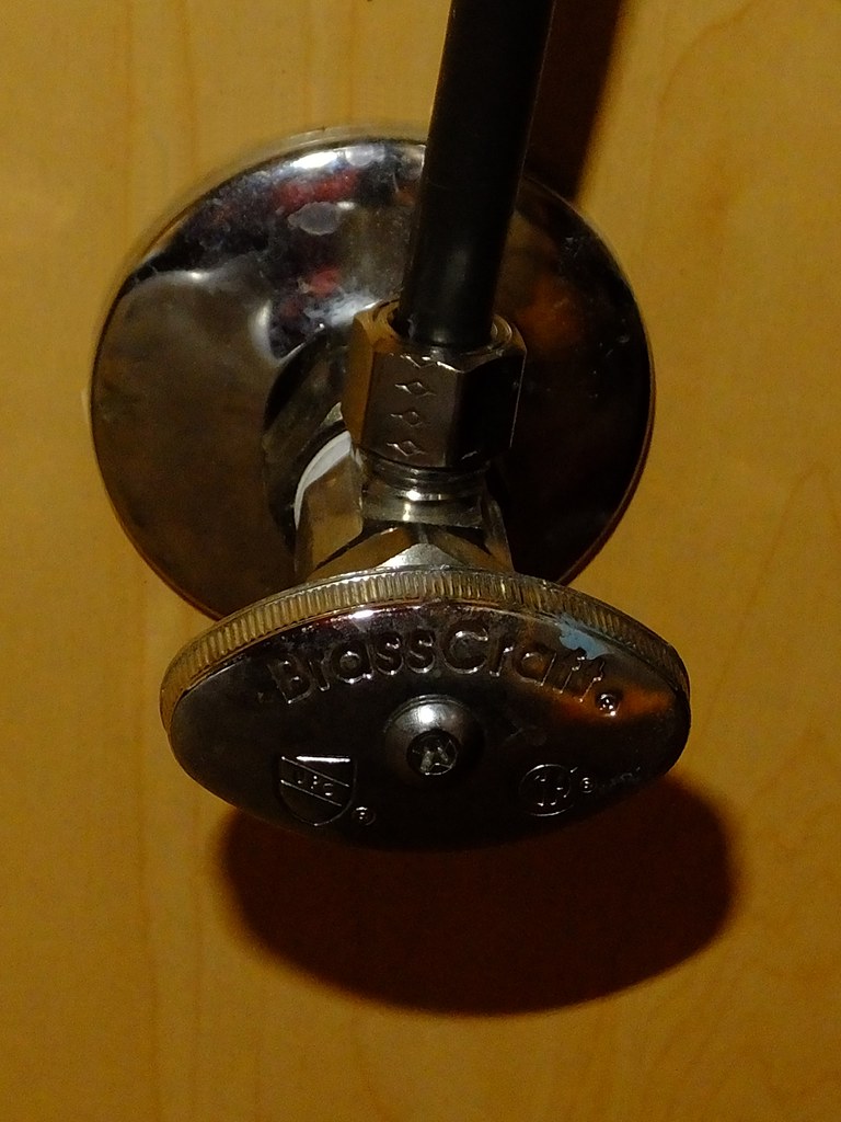 ANGLE VALVE VEIGA
